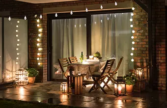 Éclairage LED pour une terrasse accueillante